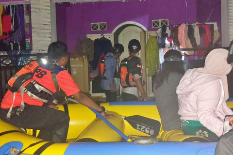 Bencana hujan deras memicu banjir, longsor, dan pohon tumbang di Bekasi. Foto: Dok. Istimewa