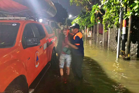 Bencana hujan deras memicu banjir, longsor, dan pohon tumbang di Bekasi. Foto: Dok. Istimewa