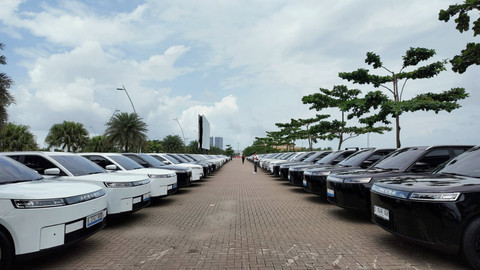 Penyerahan secara simbolis 3.000 unit Jaecoo J5 kepada konsumen di kawasan PIK, Jakarta Utara, Sabtu (24/1/2025). Foto: Fitra Andrianto/kumparan