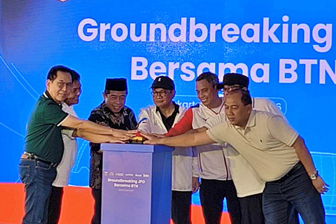 Gubernur DKI Jakarta, Pramono Anung dalam agenda Groundbreaking Pembangunan Ekstensi Jembatan Penyeberangan Orang (JPO) antara Kawasan JIS dan Ancol, Jakarta Utara, Minggu (25/1/2026). Foto: Jeni Ritanti/kumparan