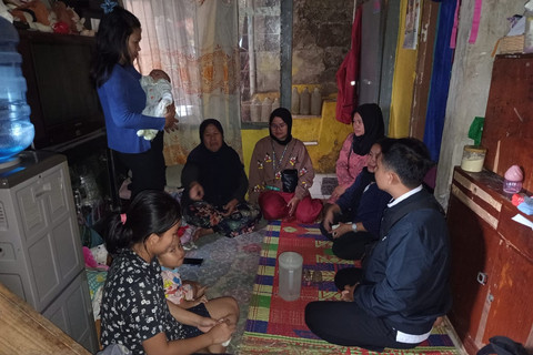 Kementerian Sosial (Kemensos) mengirimkan bantuan logistik untuk mendukung kebutuhan masyarakat yang terdampak banjir, longsor dan angin kencang di Kabupaten Bogor, Jawa Barat.   Foto: Kemensos RI