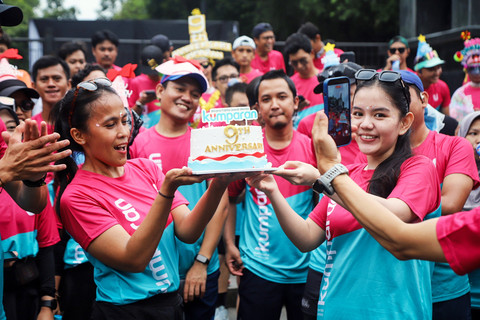 Keseruan fun run teman kumparan dalam rangka memperingati HUT ke-9 kumparan di kawasan Car Free Day (CFD) Sudirman, Jakarta, Minggu (25/1/2026). Foto: Iqbal Firdaus/kumparan