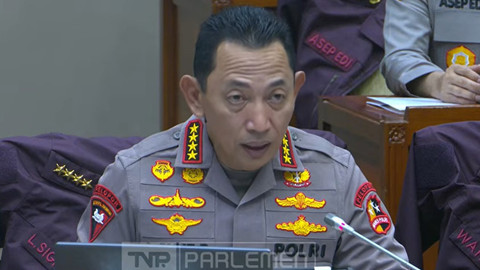 Kapolri Jenderal Polisi Listyo Sigit Prabowo, mengikuti rapat kerja bersama Komisi III terkait evaluasi kinerja 2025 dan rencana kerja 2026. Foto: YouTube/ TVR Parlemen