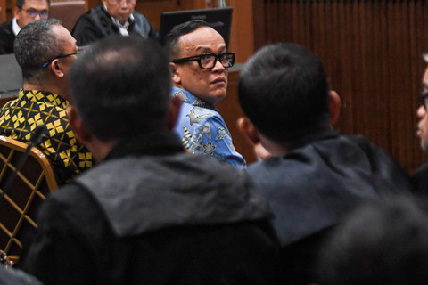 Terdakwa kasus dugaan pemerasan dalam pengurusan sertifikat K3 di Kementerian Ketenagakerjaan Immanuel Ebenezer bersiap menjalani sidang lanjutan di Pengadilan Tipikor, Jakarta, Senin (26/1/2026). Foto: Muhammad Adimaja/ANTARA FOTO