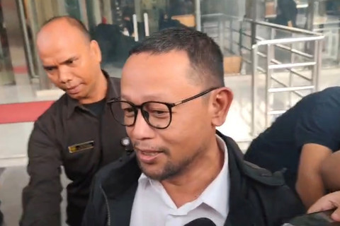 Mantan stafsus Menag Yaqut Cholil Qoumas, Ishfah Abidal Aziz alias Gus Alex usai diperiksa di Gedung Merah Putih KPK, Jakarta, Senin (26/1/2026). Foto: Dok. Istimewa