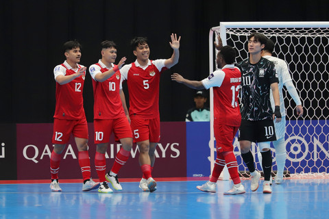 Selebrasi pemain Timnas Futsal Indonesia usai mencetak gol ke gawang Timnas Futsal Korea Selatan pada pertandingan Grup A Piala Asia Futsal 2026 di Indonesia Arena, Jakarta, Selasa (27/1/2026).   Foto: Jamal Ramadhan/kumparan