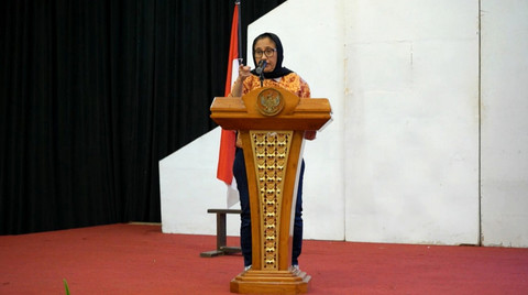 Wakil Kepala BGN bidang Komunikasi Publik dan Investigasi, Nanik Sudaryati Deyang memberikan arahan dalam acara Koordinasi dan Evaluasi bersama  di Kota Bondowoso, Jawa Timur, Senin (26/1/2026). Foto: Dok. Istimewa