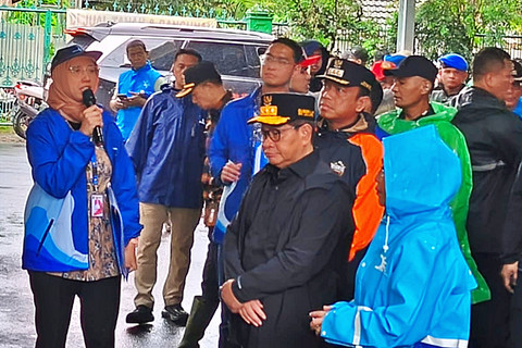 Gubernur DKI Jakarta, Pramono Anung melakukan peninjauan langsung ke lokasi pembebasan lahan untuk proyek normalisasi Kali Ciliwung di kawasan Cawang, Jakarta Timur, Kamis (29/1/2026). Foto: Jeni Ritanti/kumparan