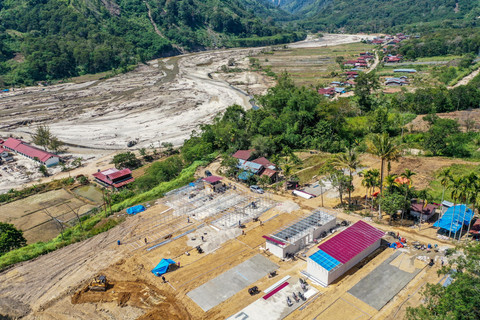 Foto udara pembangunan hunian sementara bagi warga penyintas bencana di Desa Agusen, Blangkejeren, Kabupaten Gayo Lues, Aceh, Kamis (29/1/2026). Foto: Raisan Al Farisi/ANTARA FOTO