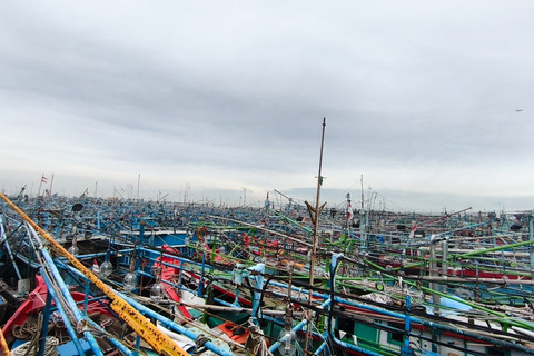 Kondisi ribuan kapal yang terparkir di Dermaga T Pelabuhan Muara Angke, Jakarta Utara, Jumat (30/1). Foto: Jeni Ritanti/kumparan