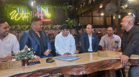 Ressa Rizky dan tim kuasa hukum. Foto: Istimewa