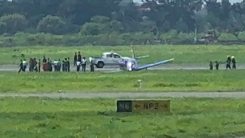 Pesawat latih TNI AL mengalami insiden di Bandara Juanda, Jumat (30/1). Foto: Dok. Istimewa