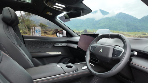 Tampilan kemudi di mobil listrik Changan Deepal S07. Foto: Fitra Andrianto/kumparan