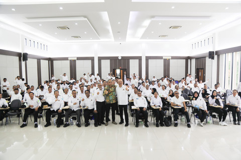 Wakil Menteri Sosial Agus Jabo Priyono menjadi narasumber dalam kegiatan Retreat Persatuan Wartawan Indonesia (PWI) Tahun 2026, di Pusdiklat Bela Negara Kemhan, Bogor, Jawa Barat, Jumat (30/1/2026). Foto: Dok. Biro Humas Kemensos/Aditya Sulaksono