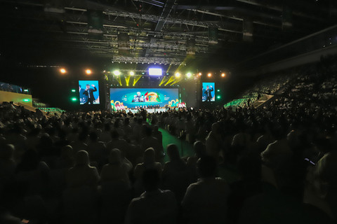 Para peserta memadati kursi saat acara Harlah ke-100 tahun NU di Istora Senayan, Jakarta, Sabtu (31/1/2026). Foto: Jamal Ramadhan/kumparan