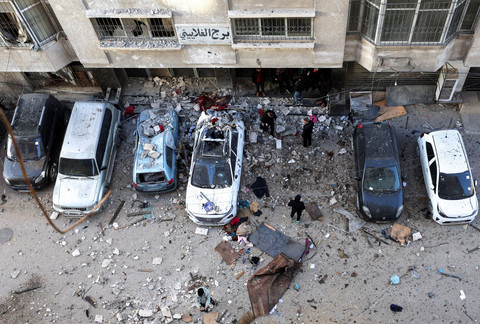 Sebuah apartemen di Gaza kembali diserang Israel pada Sabtu, 31 Januari 2026. Foto: Dawoud Abu Alkas/REUTERS