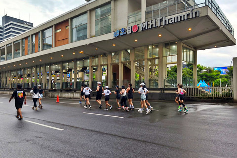 Sejumlah warga menikmati Car Free Day (CFD) di sekitar kawasan Bundaran HI, Jakarta Pusat, Minggu (1/2/2026). Foto: Jeni Ritanti/kumparan