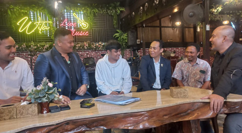 Ressa Rizky Rossano dan tim kuasa hukum. Foto: kumparan