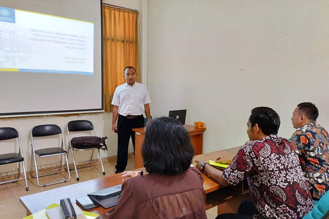 Siham Hamda Zaula Mumtaza, mahasiswa UGM penyandang Autis Asperger menjalani sidang skripsi di Fakultas Peternakan UGM, Kamis (29/1/2026). Foto: Dok. UGM