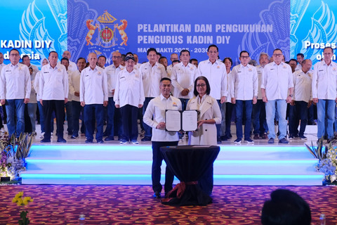 Ketum KADIN Indonesia, Anindya Bakrie dan Ketum KADIN DIY, GKR Mangkubumi, usai menandatangani pelantikan dan pengukuhan pengurus KADIN DIY 2025-2030 di Yogyakarta, Sabtu (31/1/2026). Foto: Dok. Istimewa