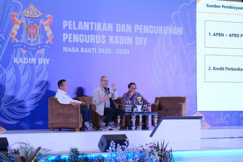 Ketua LPS, Anggito Abimanyu saat memberi paparan kepada seluruh pengurus KADIN DIY. Foto: Dok. Istimewa