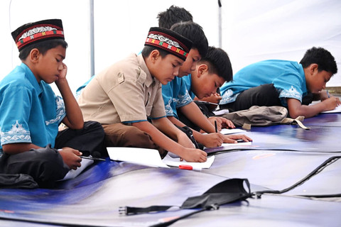 Menteri Pendidikan Dasar dan Menengah (Mendikdasmen), Abdul Muti, meresmikan sekolah hasil program Revitalisasi Satuan Pendidikan yang terpusat di SD Negeri 12 Bintang. Foto: Dok. Istimewa