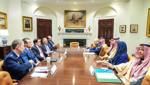 Menhan Arab Saudi Pangeran Khalid bin Salman bertemu Menlu AS Marco Rubio, Menteri Perang Pete Hegseth dan Steven Witkoff (Utusan Khusus AS untuk Timur Tengah) di Washington, Januari 2026. Foto: X/@kbsalsaud