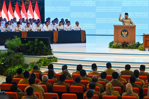 Presiden Prabowo Subianto (atas, kanan) menyampaikan taklimat dalam Rakornas Pemerintah Pusat dan Pemerintah Daerah 2026 di Sentul International Convention Center (SICC), Kabupaten Bogor, Jawa Barat, Senin (2/2/2026). Foto: Aditya Pradana Putra/ANTARA FOTO