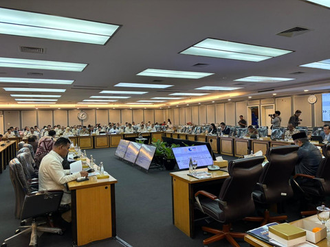 Raker Komisi XIII bersama Menteri HAM, Natalius Pigai di DPR, Senin (2/2). Foto: Abid Raihan/kumparan