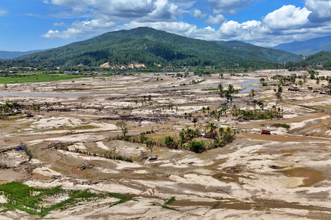 Foto udara kerusakan area persawahan pascabencana hidrometeorologi di Desa Badak dan Desa Rigeb, Kecamatan Dabun Gelang, Kabupaten Gayo Lues, Aceh, Senin (2/2/2026). Foto: Syifa Yulinnas/ANTARA FOTO