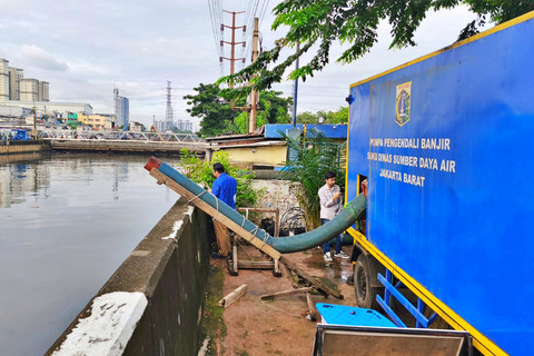 Lokasi proyek Pembangunan Sistem Tata Air Pompa Daan Mogot, Cengkareng, Jakarta Barat, Selasa (3/2/2026). Foto: Jeni Ritanti/kumparan
