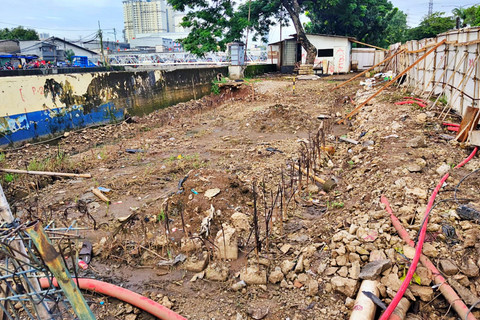 Lokasi proyek Pembangunan Sistem Tata Air Pompa Daan Mogot, Cengkareng, Jakarta Barat, Selasa (3/2/2026). Foto: Jeni Ritanti/kumparan