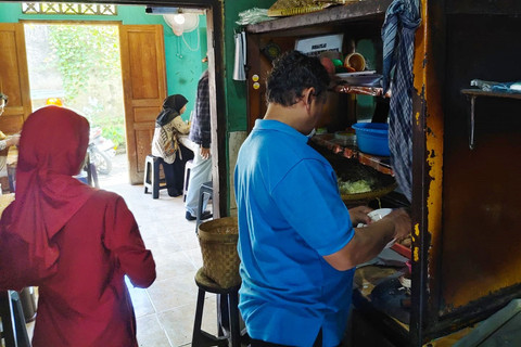 Suasana rumah makan Soto Rembang di Gang Kuwera II, Mrican, Caturtunggal, Kapanewon Depok, Kabupaten Sleman, Selasa (3/2/2026). Foto: Arfiansyah Panji Purnandaru/kumparan