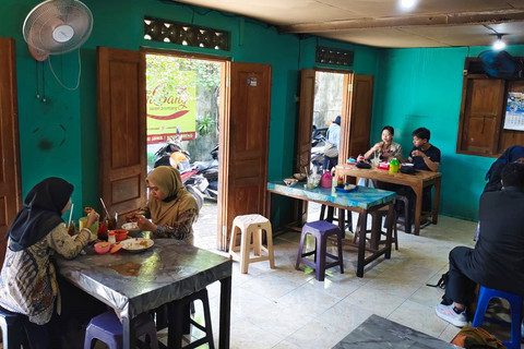 Suasana rumah makan Soto Rembang di Gang Kuwera II, Mrican, Caturtunggal, Kapanewon Depok, Kabupaten Sleman, Selasa (3/2/2026). Foto: Arfiansyah Panji Purnandaru/kumparan