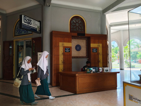 Suasana Masjid Kampus UGM, Selasa (3/2/2026). Foto: Arfiansyah Panji Purnandaru/kumparan