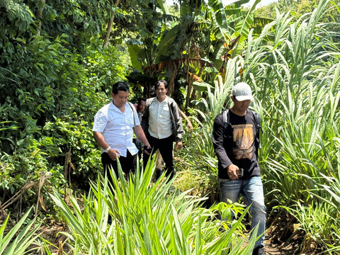 Polisi melakukan pengejaran terhadap A, terduga pelaku pembunuhan Nur Aini (55 tahun) wanita warga Desa Golan, Kecamatan Sukorejo, Ponorogo, di wilayah Kabupaten Gunung Kidul, Provinsi Daerah Istimewa Yogyakarta (DIY). Foto: Polres Ponorogo