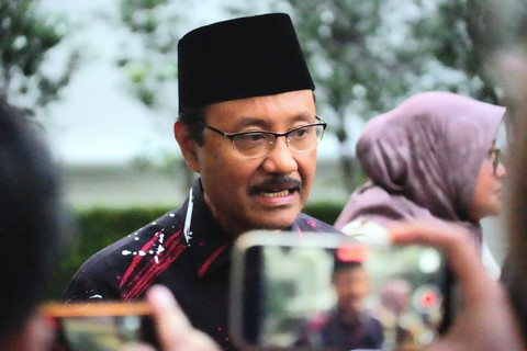 Menteri Sosial Saifullah Yusuf (Gus Ipul) usai menghadiri pertemuan sejumlah tokoh pemimpin organisasi kemasyarakatan Islam dengan Presiden Prabowo Subianto di Istana Kepresidenan Jakarta, Selasa (3/2/2026). Foto: Kemensos RI