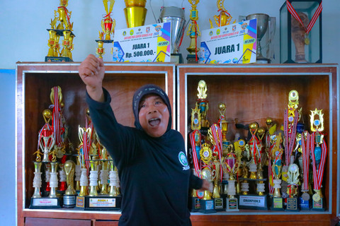 Sri "Itut" Hastuti, pelatih PSW Putri Mataram di Yogyakarta. Foto: Agri Perdana/kumparan