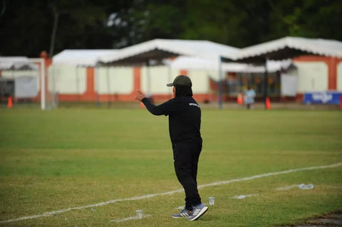 Sri "Itut" Hastuti, pelatih PSW Putri Mataram di Yogyakarta. Foto: Instagram @itut.srihastuti