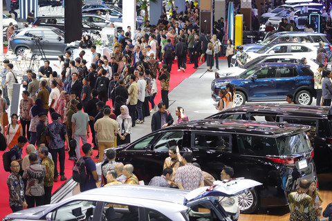 Suasana di Pameran IIMS 2026. Foto: Jamal Ramadhan/kumparan