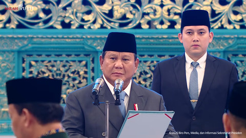 Prabowo Subianto pimpin pengucapan sumpah Hakim Konstitusi dan pelantikan Wamen Keuangan Kabinet Merah Putih di Istana Negara, Jakarta, pada Kamis (5/2/2026). Foto: YouTube/ Sekretariat Presiden