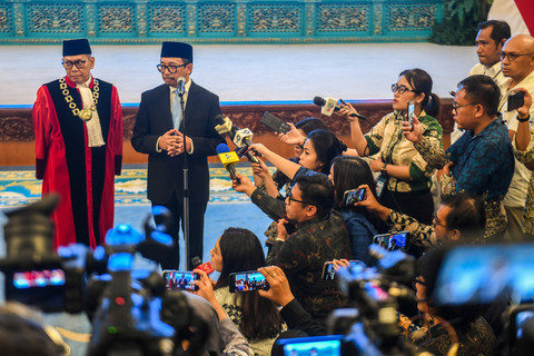 Presiden Prabowo Subianto melantik Adies Kadir sebagai Hakim Mahkamah Konstitusi (MK) menggantikan Hakim MK Arief Hidayat yang memasuki masa purnatugas pada Februari 2026 serta melantik Juda Agung sebagai Wakil Menteri Keuangan. Foto: Galih Pradipta/ANTARA FOTO