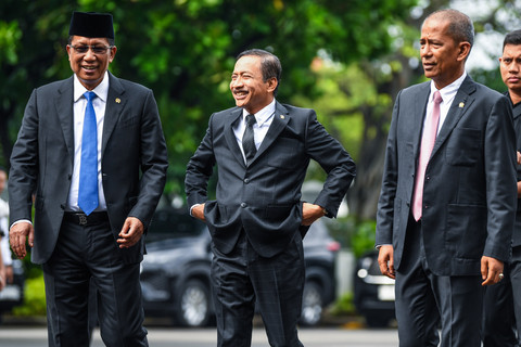 Presiden Prabowo Subianto melantik Adies Kadir sebagai Hakim Mahkamah Konstitusi (MK) menggantikan Hakim MK Arief Hidayat yang memasuki masa purnatugas pada Februari 2026 serta melantik Juda Agung sebagai Wakil Menteri Keuangan. Foto: Galih Pradipta/ANTARA FOTO