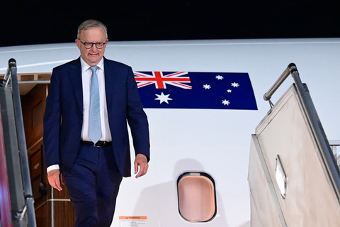 Perdana Menteri (PM) Australia Anthony Albanese tiba di Jakarta dalam rangka kunjungan kerja ke Indonesia pada Kamis (5/2) malam. Foto: Muchlis Jr/Biro Pers Sekretariat Presiden