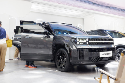 Hyundai Santa Fe XRT meluncur di IIMS 2026. Foto: Sena Pratama/kumparan