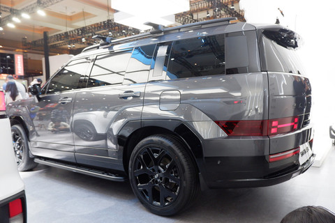 Hyundai Santa Fe XRT meluncur di IIMS 2026. Foto: Sena Pratama/kumparan