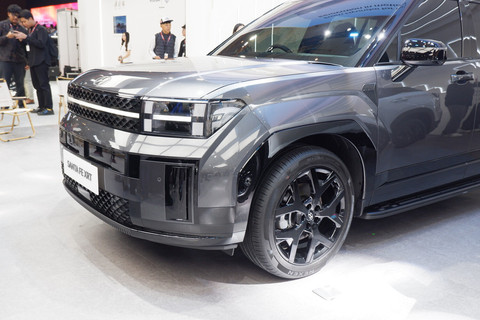 Hyundai Santa Fe XRT meluncur di IIMS 2026. Foto: Sena Pratama/kumparan