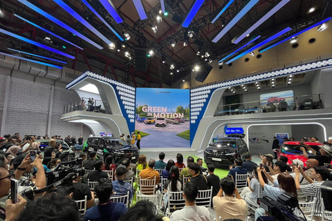 Peluncuran VinFast Limo Green di IIMS 2026.  Foto: Fitra Andrianto/kumparan