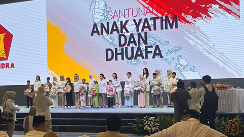 Santunan anak yatim dan dhuafa saat syukuran HUT ke-18 Partai Gerindra, di Kompleks Parlemen, Senayan, Jakarta, Jumat (6/2). Foto: Nasywa Athifah/kumparan