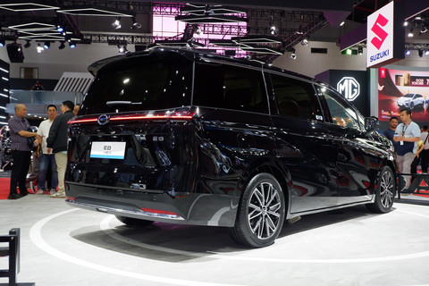 GAC E8 tampil di IIMS 2026. Foto: Sena Pratama/kumparan